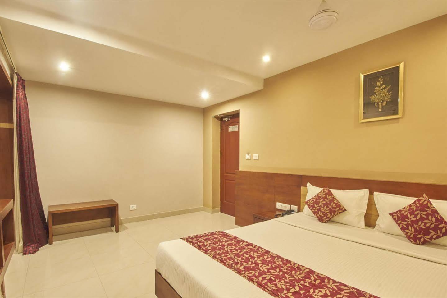 Pleasant Inn Пондичери Екстериор снимка