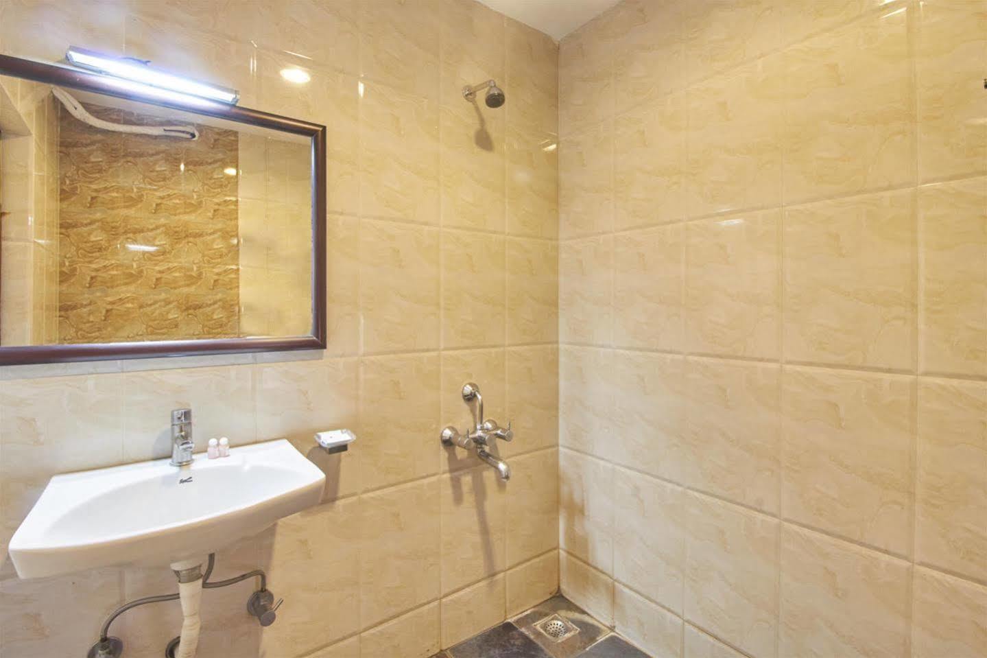 Pleasant Inn Пондичери Екстериор снимка