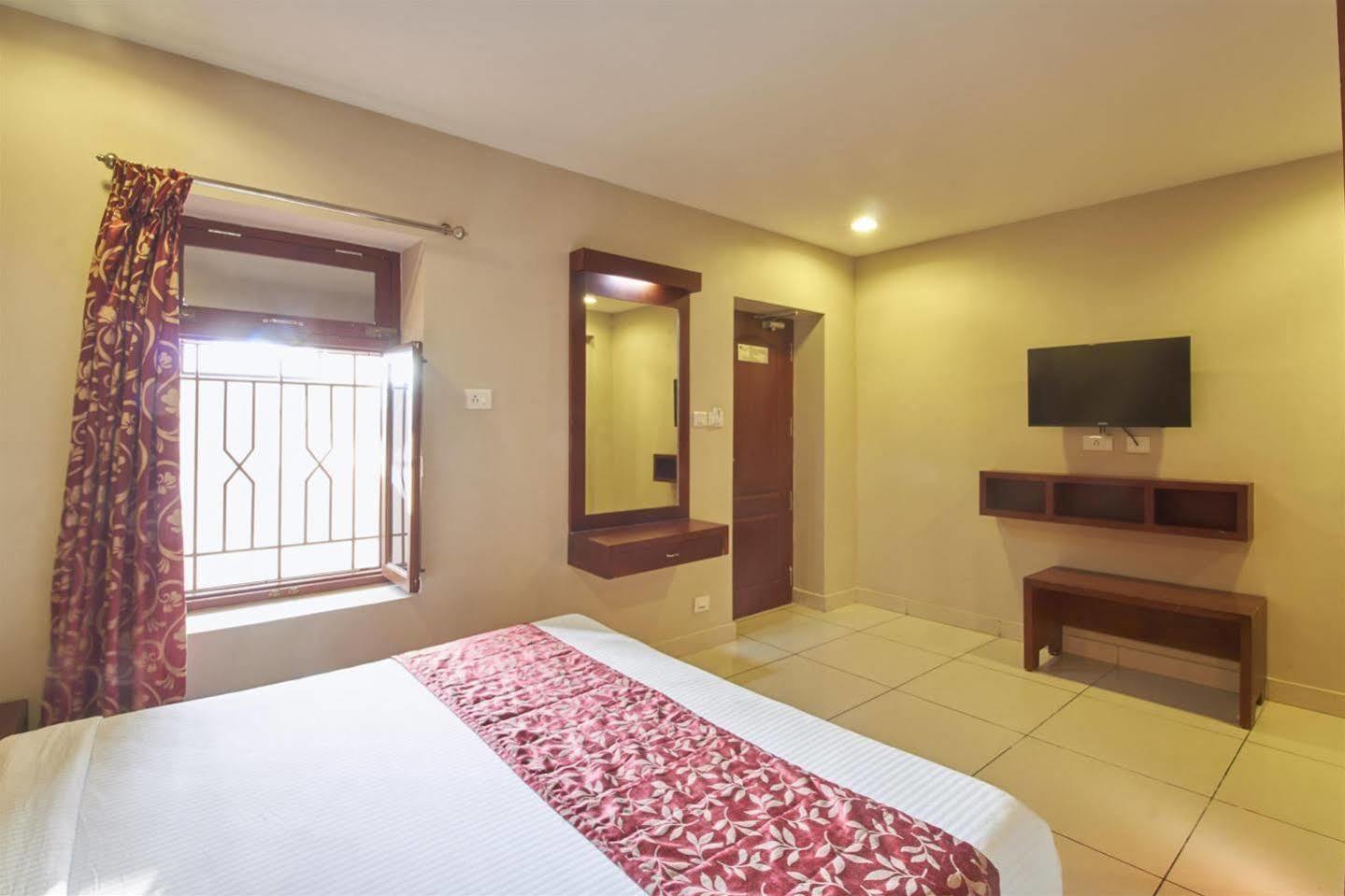 Pleasant Inn Пондичери Екстериор снимка