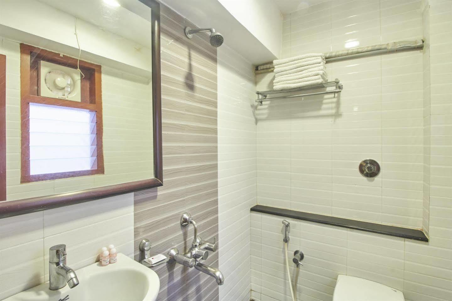Pleasant Inn Пондичери Екстериор снимка
